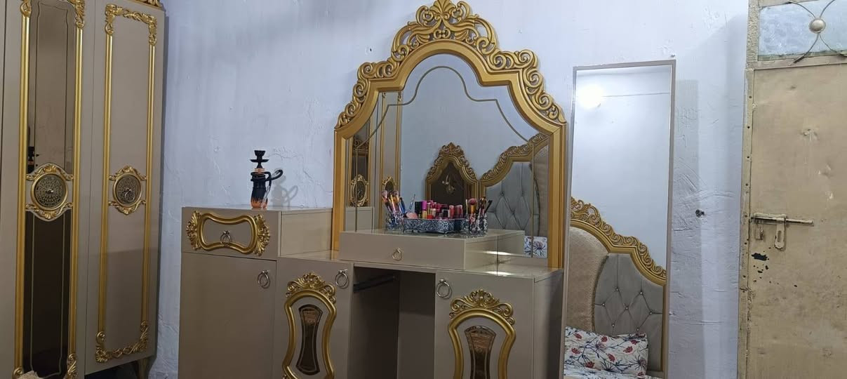 غرفه للبيع سعر ٦٥٠ بيها مجال.. واتساب  ***********
