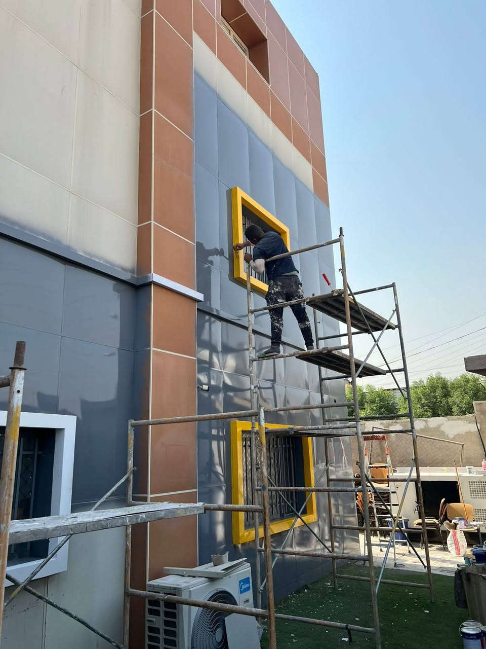 قبل العمل وبعد العمل 
علي جوتن  الاصباغ الداخلية والخارجيه
والترميم
ومعالجه الاسطح بروف جارد
معالجه الرطوبه
نعمل بكافه مناطق بغداد كرخ ورصافه
الاستفسار والاتصال أو واتساب
***********
