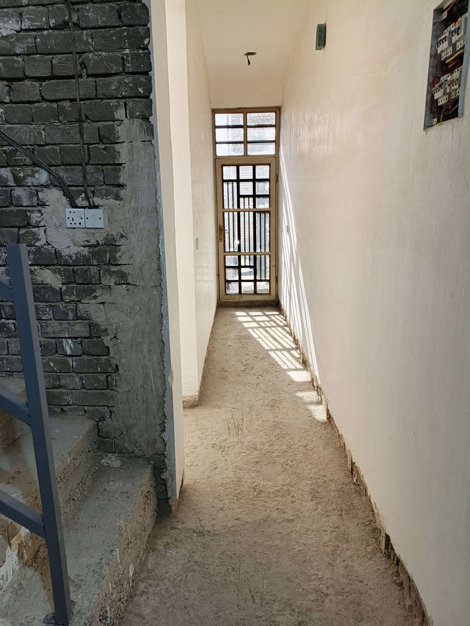 بيت اليجار مساحه 100متر الرئاسة شارع عشرين شارع الساده بل اخير الهاتف ***********
