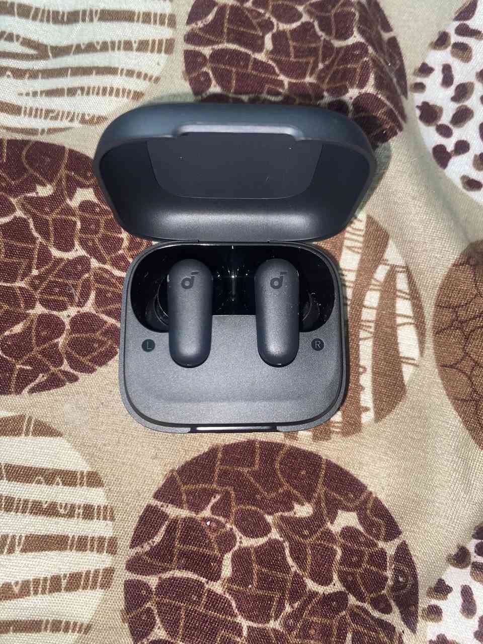 Anker R50i NC
السماعة اشتريتها قبل ساعات ب35 الف و استخدمتها ساعة تقريباً الصراحه ما عجبتني و الربلات اذت اذني وراسي صدع مادري الظاهر ما متعود عليهن رايدها ب25 قفل مكاني بغداد الدورة و اكو توصيل بدون عمولة رجاءاً السماعة Open Box


**إذا كنت صاحب هذا الإعلان وتريد حذفه لأي سبب، رجاءا أرسل رسالة إلى الدعم الفني**