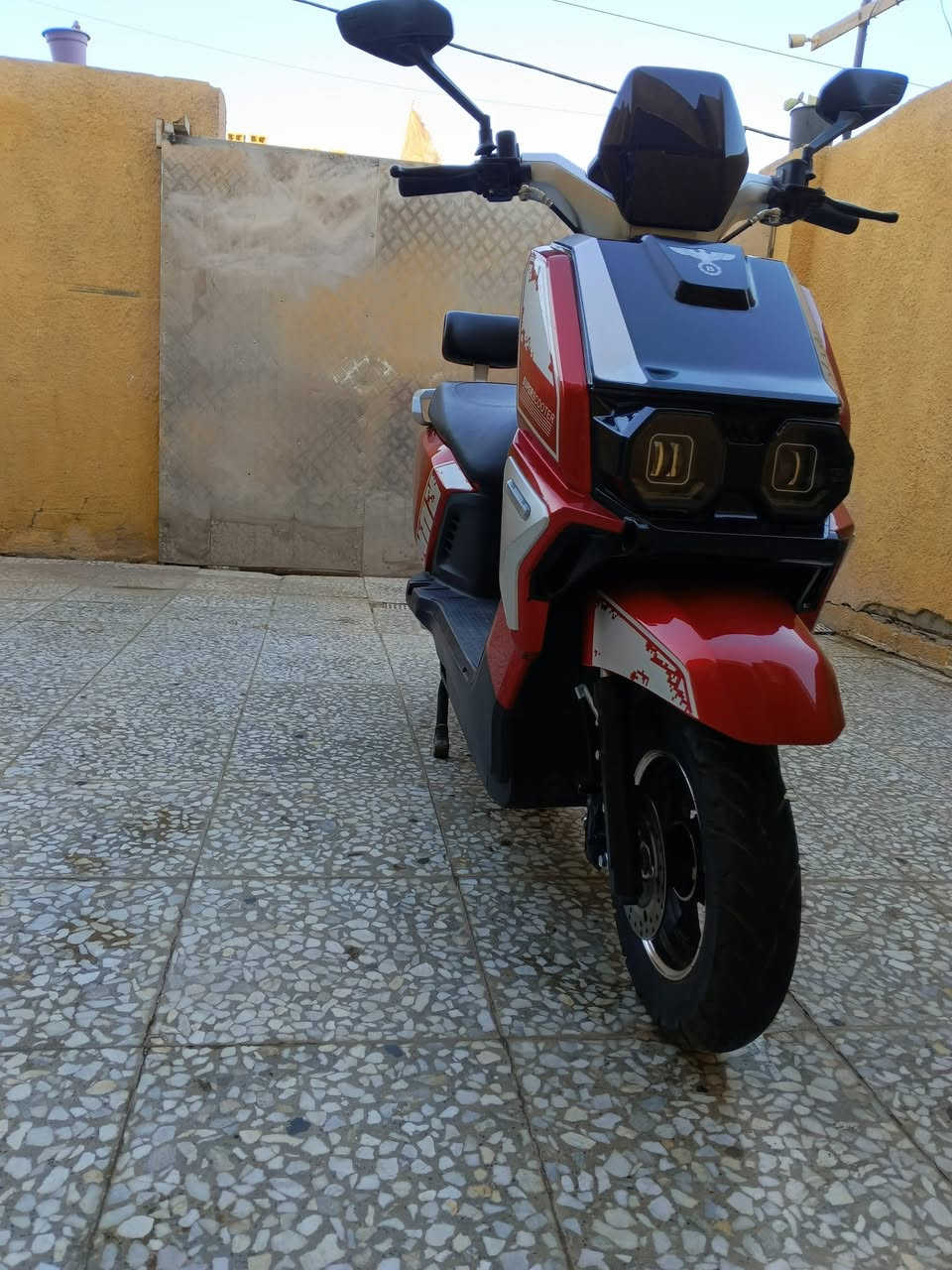 السلام عليكم دراجه شحن للبيع
سويج عدد 2
بصمه عدد 2
6بطاريات
اشاير يمين ويسار 
دبل اشاره 
لايت عالي وناصي 
شاشه تضهر فيها الشحن والعطل الي يصير بالدراجه 
دراجه نضيفه وجديده بيه فقط بطاريه وحده واكفه يرادله تبديل 
سعر 750وبيه مجال 
مكان بغداد مدينة الصدر 
للاستفسار ***********
