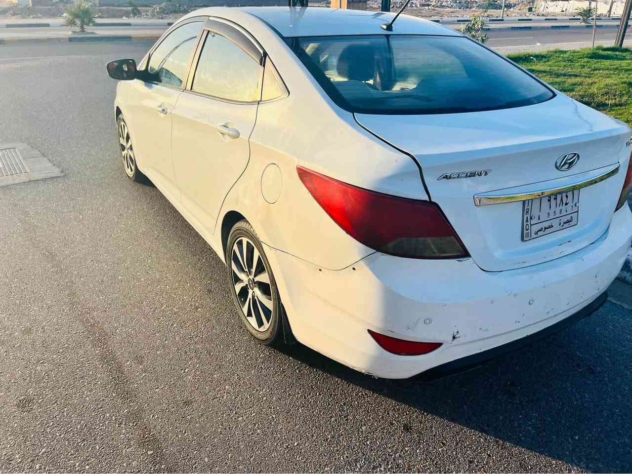 هونداي اكسنت خليجي موديل 2016  حجم المكينة 1600 السيارة بأسمي شرط التحويل ثاني يوم دواخل السيارة جدا نظيفة فتحة سقف  شاشة كاميرا HD وحساسات خلفية اطارات والحدادية جيدة بيها صبغ بالجاملغ الخلفي جهة السائق وصبغ مدكر امامي ايمن مع صبغ الدوسة المكينة والكير بحالة جيدة عداد المسافة 135000 حقيقي استخدام شخصي السعر المطلوب 87 ورقة 
*********** البصرة, العراق
