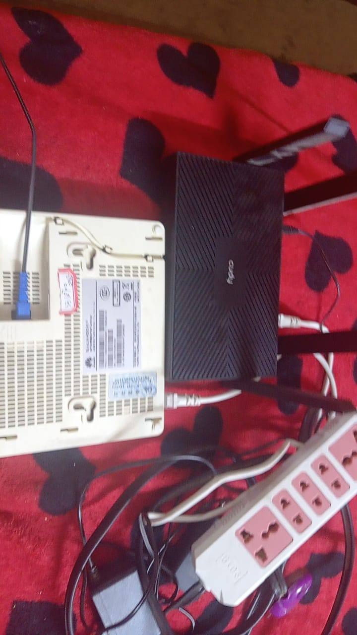 متاح راوتر وغراضه كاملات بدون صحن فعلت بيهن شهر واحد علئ كيبل الضوئي وبعد ماستخدمتهن الشراي يتصل ***********
