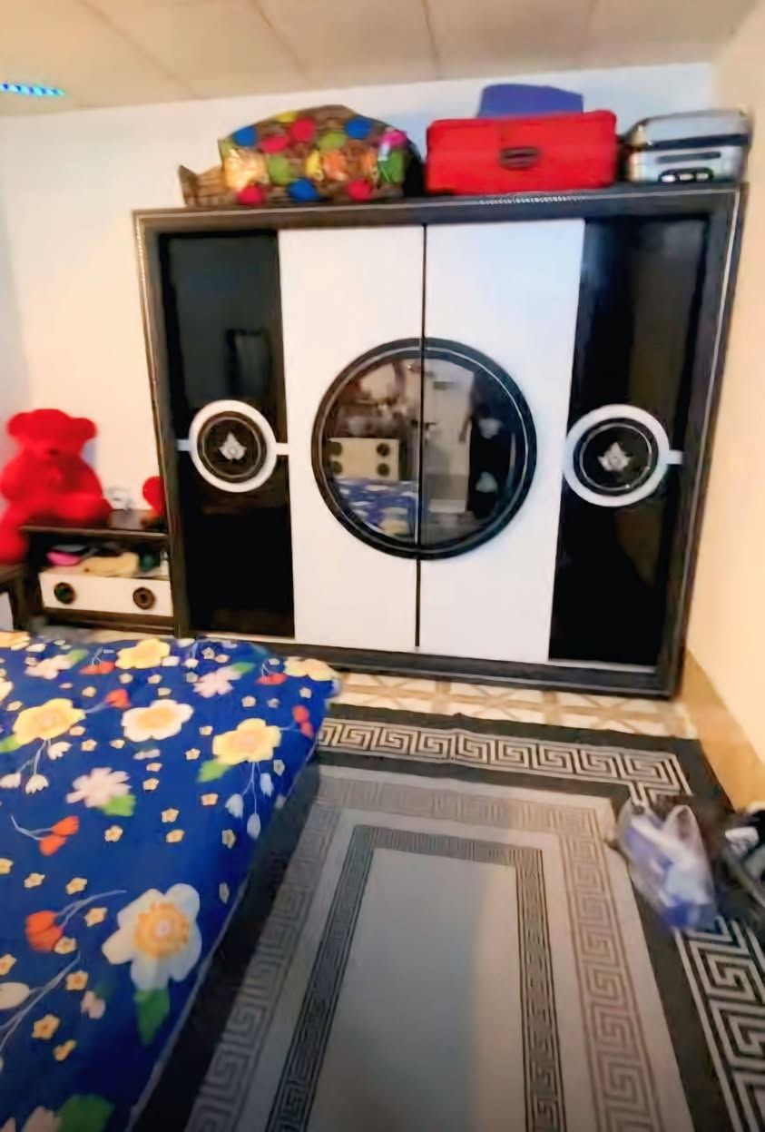 سلام عليكم
بيع مستعجل سعر 100الف
نضافه90%تواصل وستأب 
فقط،***********
