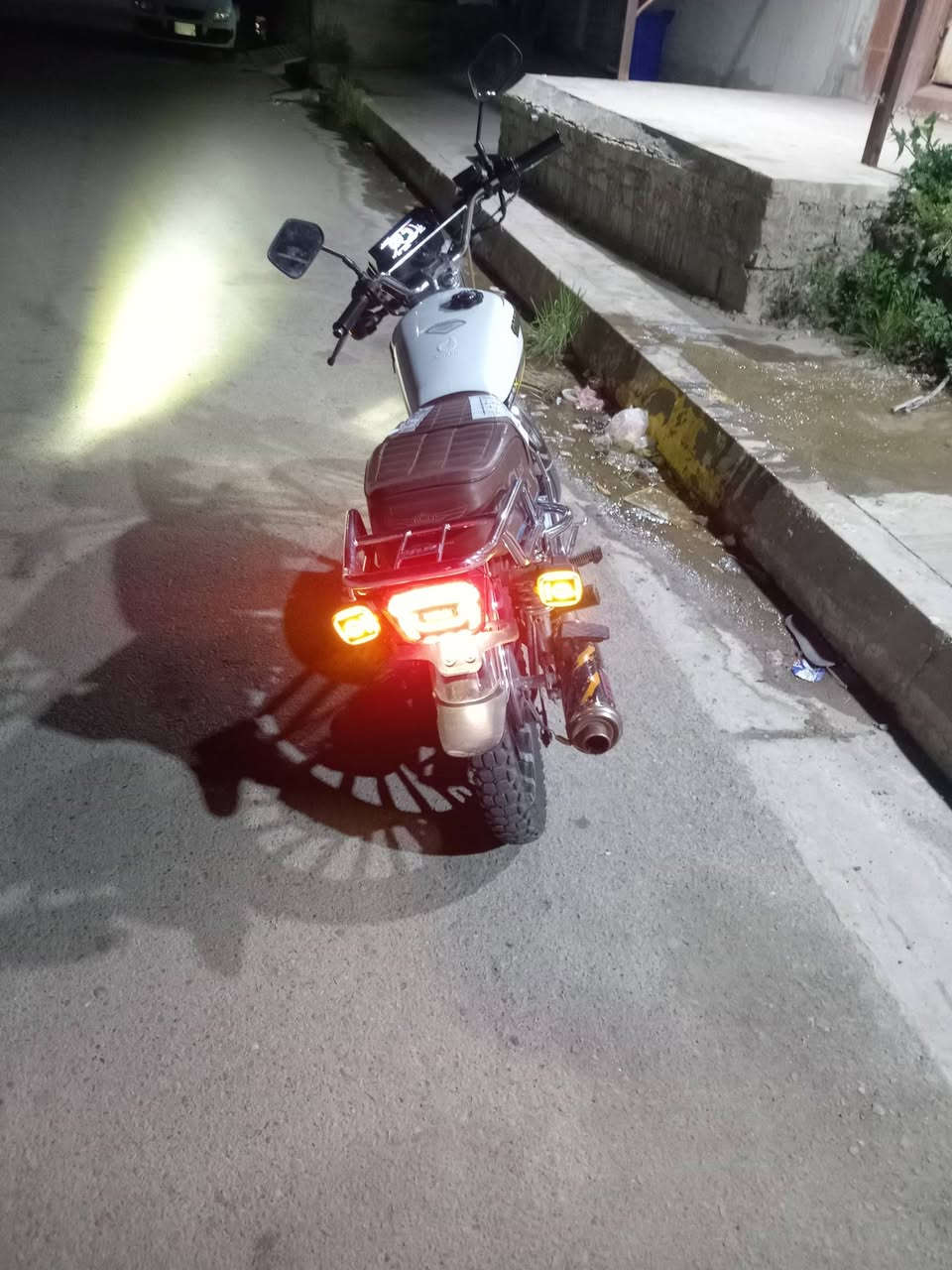 للبيع ٦٥٠ بيه مجال شي بصيط
دراجه مقفله ترايك وين مايريد بس لويل الورا بي عواج بيه منيفس


**إذا كنت صاحب هذا الإعلان وتريد حذفه لأي سبب، رجاءا أرسل رسالة إلى الدعم الفني**