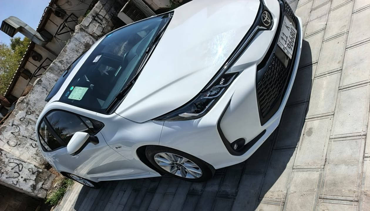 تويوتا كورولا هايبرد 
موديل 2025 خليجي 
 مكفولة كفالة عامه من كلشي 
فول مواصفات للاخير 
بنزين + محرك كهربائي (هايبرد)
ناقل حركة أوتوماتيك E-CVT
دفع أمامي
✨ أبرز المواصفات:
✔️ شاشة وسطية كبيرة
✔️ عدادات ديجيتال
✔️ تشغيل بصمة + دخول ذكي
✔️ كاميرا خلفية
✔️ مثبت سرعة
✔️ رادار
✔️ إنارة LED أمامية وخلفية
✔️ ويل كب
🛡️ أنظمة أمان:
وسائد هوائية محيطية
نظام مانع انزلاق
ماشيه 31 الف حقيقي 🔔
كفاله عامه من كل شيء

مكان السيارة بغداد 
رقم صاحب السيارة 
***********

السعر :: اطلبه بالتعليقات يصلك خاص 📩

#ادارة_الصفحه ⚡

ملاحظه / 🔴
مدير الصفحه غير مسؤول عن بيع وشراء واصوليات السياره نحن صفحه لعرض السيارات فقط.
