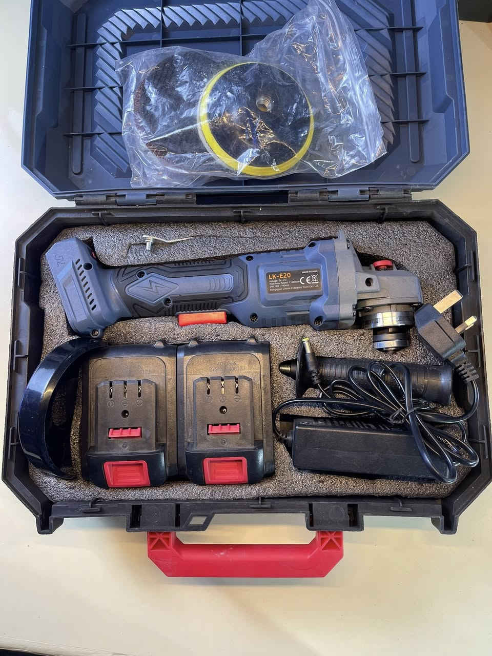 كوسرة شحن ( زوايا .. وبوليش ) من ماركةً ( LIHONK) وارد أوربي 
🔴 بطاريات عدد (2) .. 21 فولت + شاحنة 
🔴كافة ملحقاتها + احجار عدد (5) 
السعر (40 الف ) 
🔴متوفر خدمة توصيل 🚚


**إذا كنت صاحب هذا الإعلان وتريد حذفه لأي سبب، رجاءا أرسل رسالة إلى الدعم الفني**