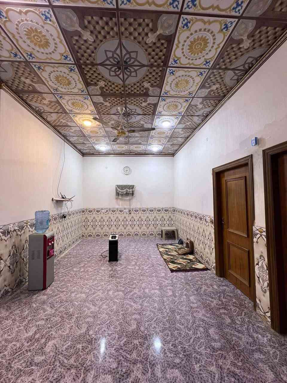 جبتلكم بيت بسعر مناسب وموقع مميز
هذا البيت يمتاز بمساحة 200م
…………
طابو ملك صرف زراعي عراقي نموذج 25
أساس وسقف كونكريت . البناء حديث 
يقع على شارع تبليط 10م 
…………
يقع بمنطقة توجد فيها كافة الخدمات :: 
الماء . الكهرباء . شارع 10م . مستشفى . مدارس 
#يحتوي :: كراج واسع . سقيفة على الكراج . حديقة واسعة 
صحيات خارجية . للبيت ثلاث مداخل ..
مدخل مطبخ . مدخل استقبال . مدخل صالة .
غرفتين منام . درج . منور خارجي للبيت .
…………
#العنوان :: البصرة - إبي الخصيب - العوجة .
البيبان والشبابيك تفصال وشغل مرتب
………… 
#السعر_المطلوب :: 78 مليون وبي مجال بسيط .
#للأستفسار :: ***********
