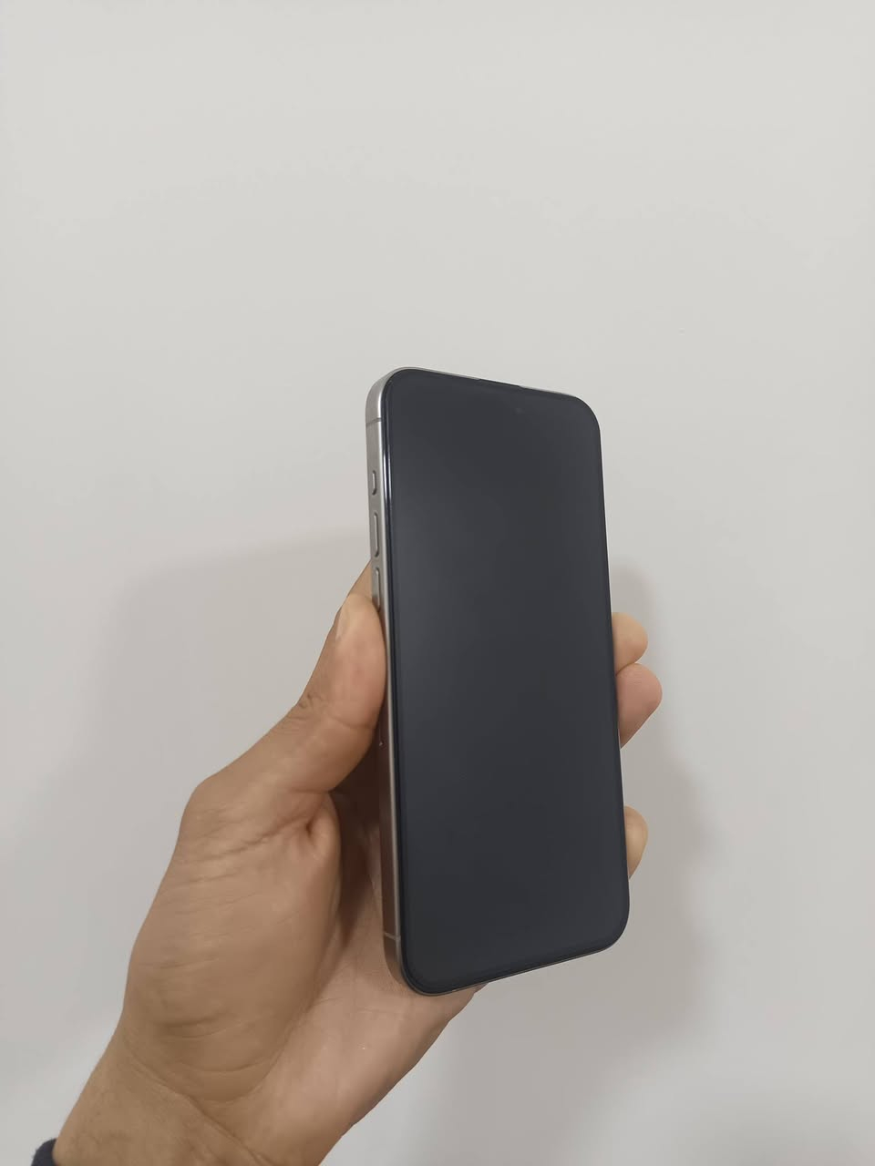 15برو ماكس ذاكره 256 بطاريه 88 عربي AAA مكفول مع ملحقات كارتون وكيبل وتر نظافه فووول السعر🔥واتساب ***********
