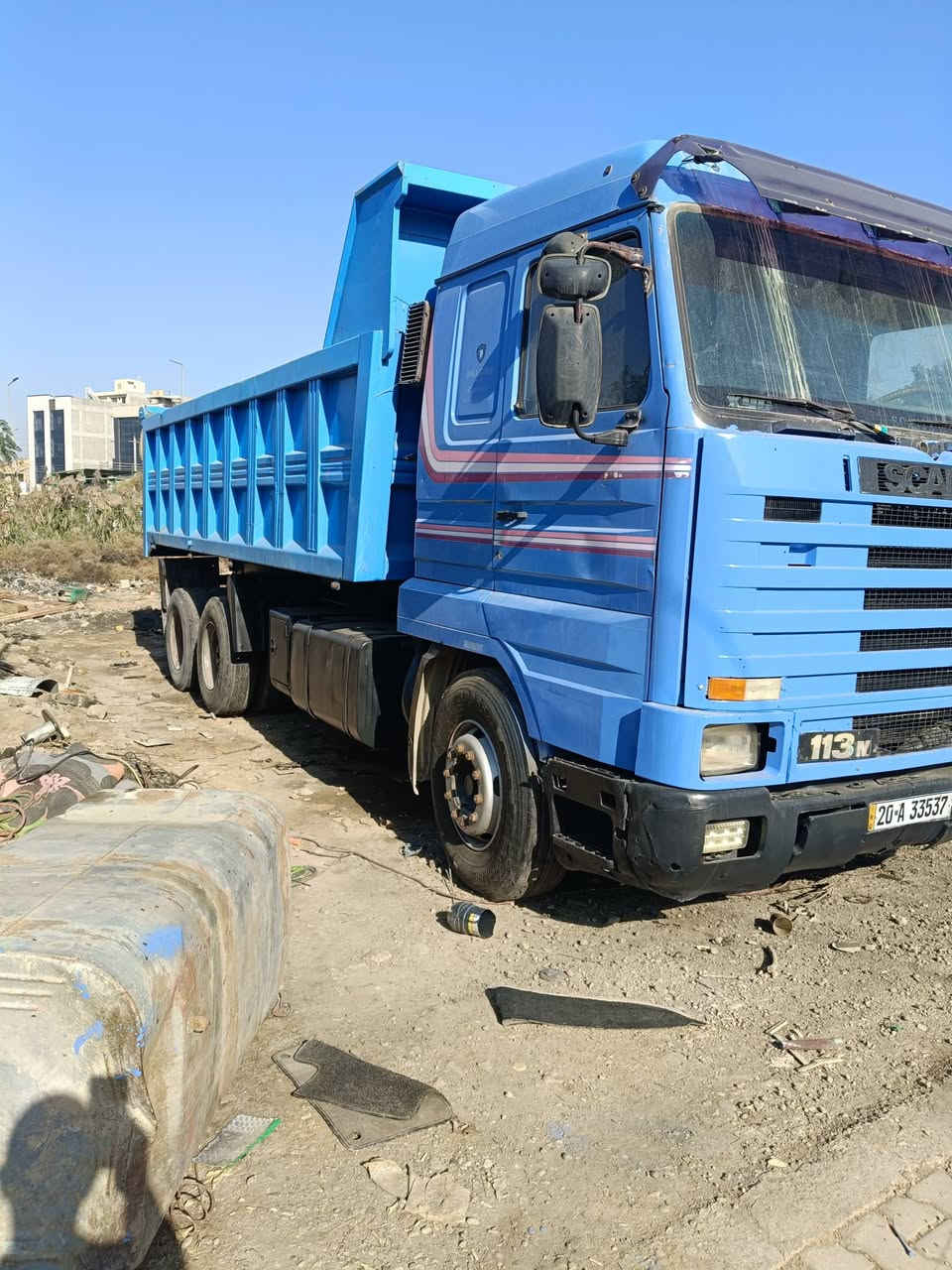 سكانيا بطه موديل 95
رقم انكليزي 

مجموعة ورده خفيفه موديل 12

محرك 113 بي بخار

كير 4،+4

شاصي مكفول 

‏‪0773 262 7810‬‏
