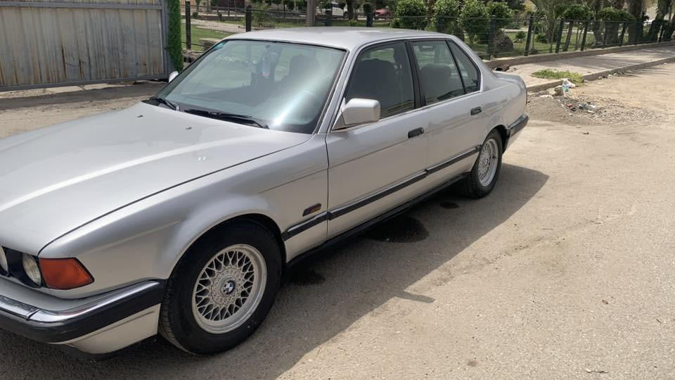 السلام عليكم من رخصة الادمن المحترم BMW 730 موديل 1993 للبيع السيارة محرك 30 مسكر 8 سلندر جاهزه من كلشي وصرفت عليها صرف يعادل سعرها السعر 60$ وبيها مجال او مراوس بيكب دبل قماره عنوان بغداد السيديه ***********
