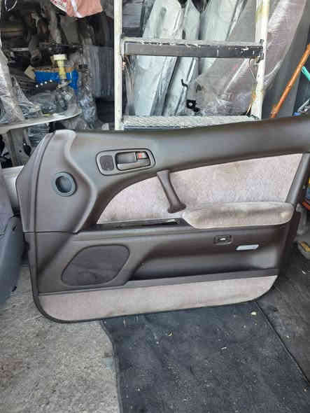 سلام عليكم اخوان توفر بطاين بطه لون جوزي حاويه وارد يابان العنوان البصرة دور الشرطه على شارع القائد***********
