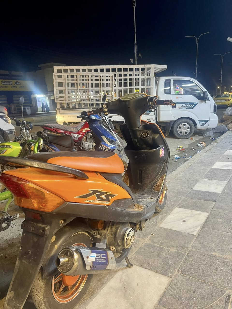 السلام عليكم 
دراجة للبيع تي ماكس مزودة كاملة مابيهة اي نقص السعر 600 وبيهة مجال   
***********
