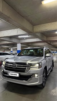 لاند كروزر • ٢٠١٩ • ماشيه ١٠٦٠٠٠ كم