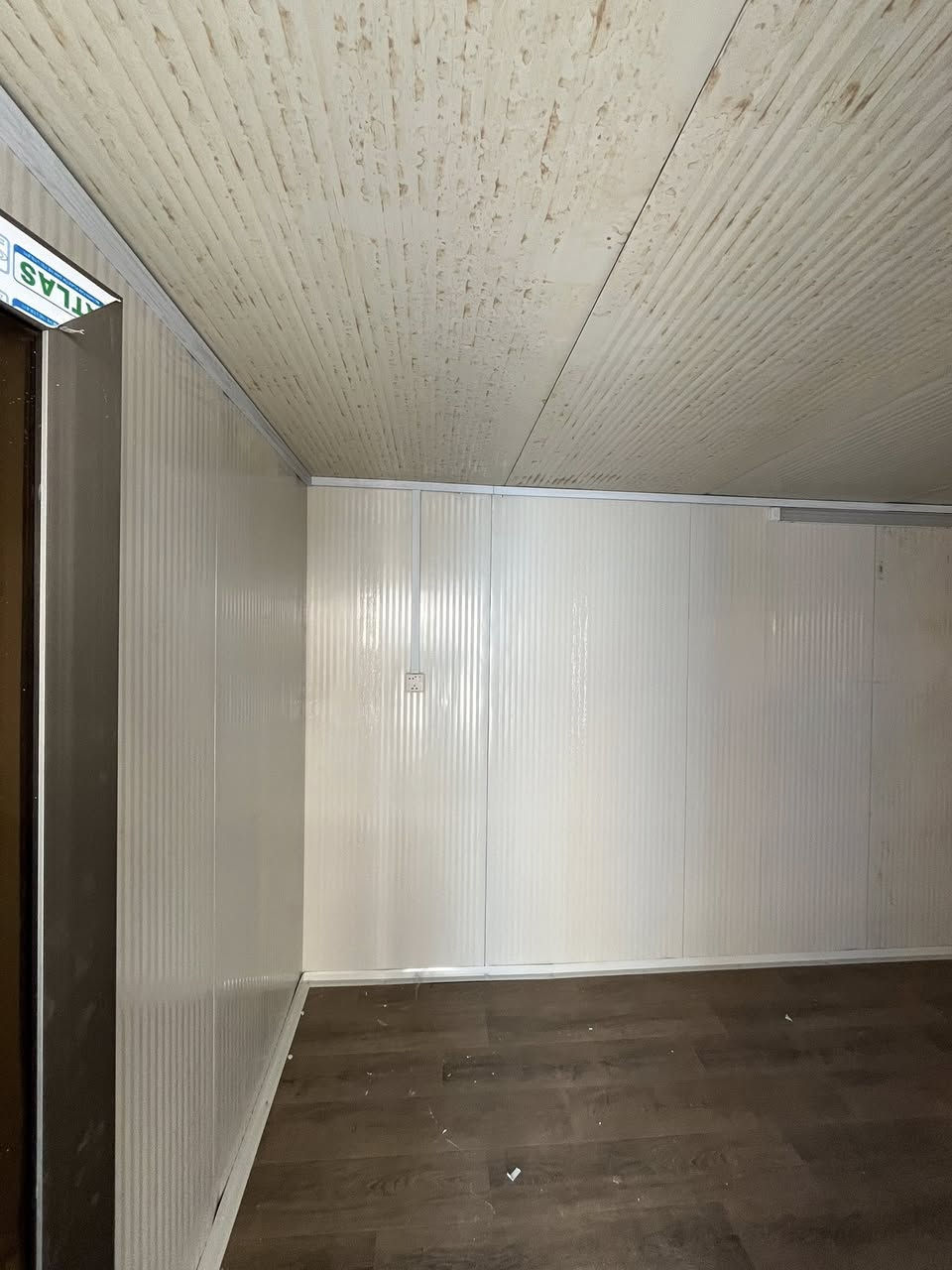 عرض خاص كرفان ٦  / ٣
باب + شباك ألمنيوم ®️ 

تاسيس كهرباء سعودي المنشأ كامل 

حديد ثقيل 

بلايود ١٨ ملم 

فرش تركي اصلي اصلي 

والسعر مفاجاة ❤️

تواصل خاص او واتساب 

*********** / ***********
