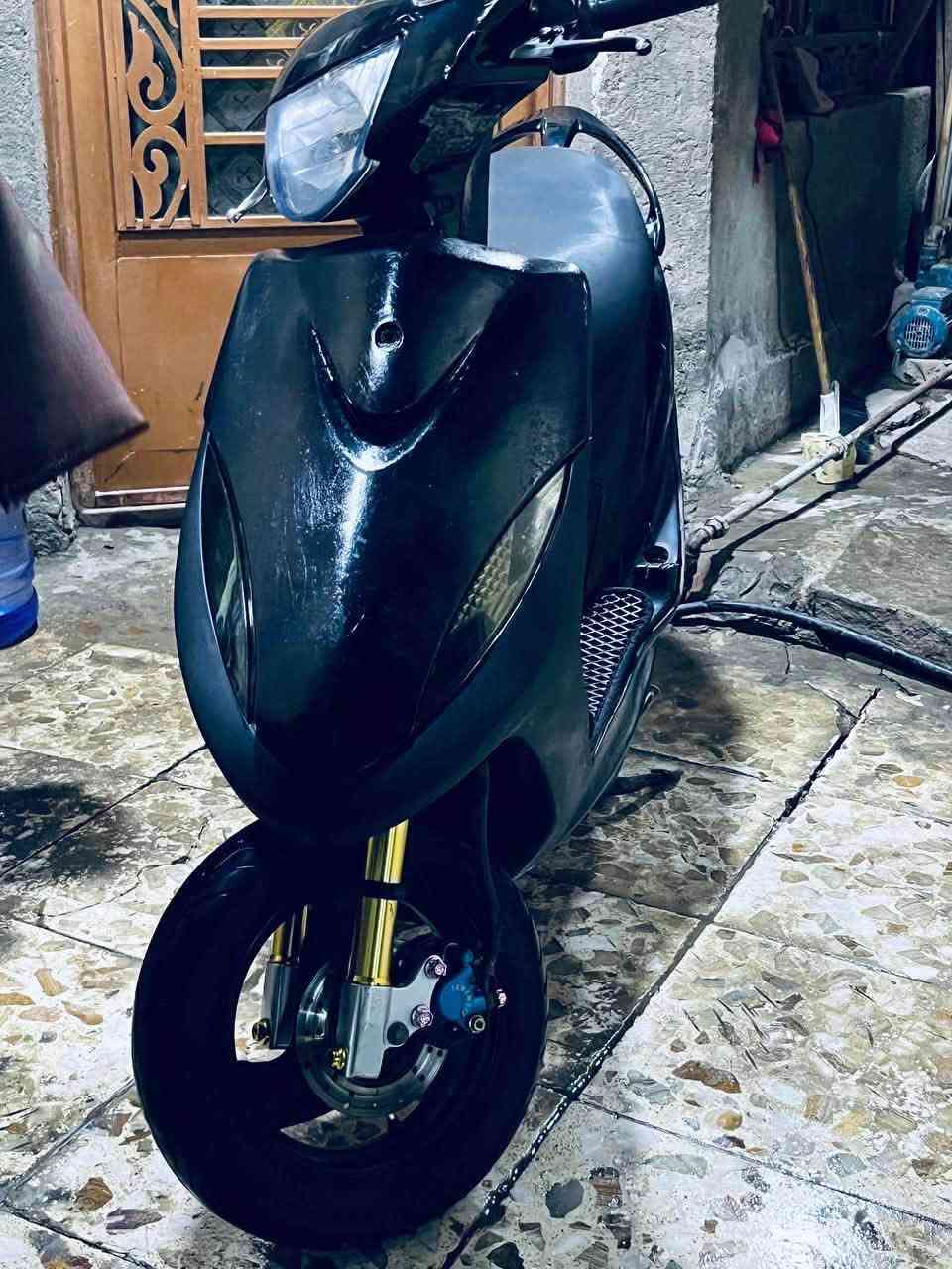 السلام عليكم ماكس عدله شغاله نكره سلف وهندر بأي وقت درجه مكينته بلاديه ما مفتوح  بيها ولا برغي كفاله عامه اذا بيهااا اي شي الدراجه الدراجه كابريتر بلادي وسلف بلادي الدراجه مزوده تزويد خارجي فقط المكينه بلاديه 49 التزويد صدر امامي ذهبي
دبل خلفي برتقالي
فج ازرك 
صالنصه fm
قطره ذهبي
الدراجه فقطططط البجم مصبوغ 
السعر 650 وبيها مجال 
مكاني الشعب 
***********
واتساب فقط

