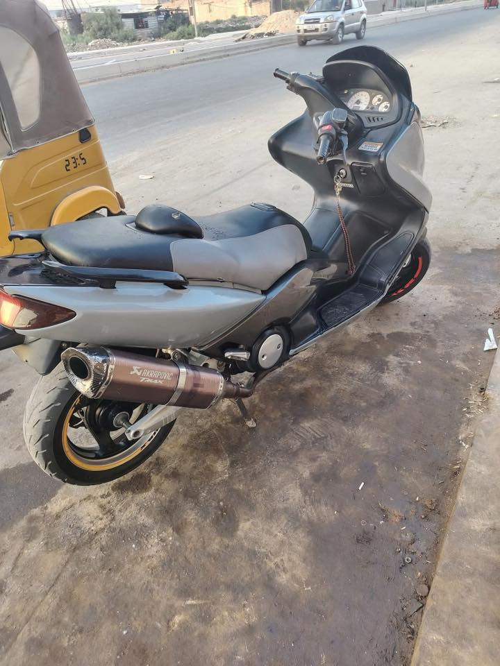 السلام عليكم تي ماكس 2007 دراجه صار بيهه صوت وتركتهه تقريباً شهر ابيع ع هل حطه تجي تحمل وتروح ابيع كوم حديد السعر مليون وميه وبيهه مجال بصيط الراغب بل شراء يتصل ع الرقم *********** 

مكاني الشعب وتحياتي للجميع
