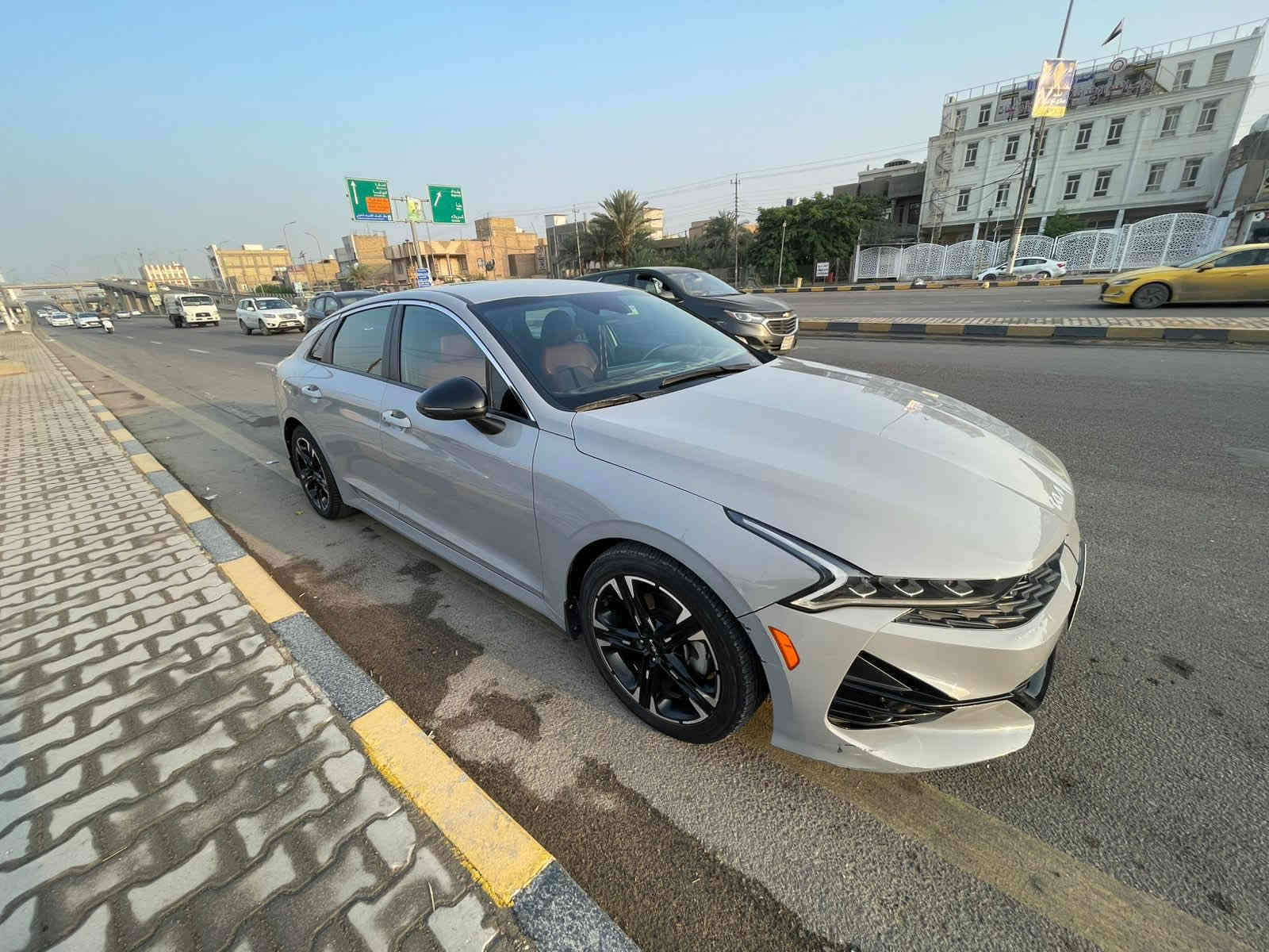 السلام عليكم 
K5 2023 ماشيه 40الف 
رقم بغداد بسمنه فول مواصفات عده الفتحه 
حادثه موجود بالصور مكفوله من الصبغ مبدل بيها قطعه وحده نفس اللون 
***********
195  وبيها مجال
