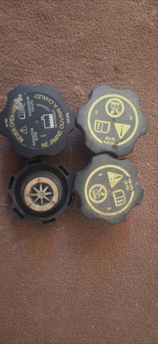 السلام عليكم
دكم سنتر شكل القديم اصلي
دكم جام خلفيه قديم اصلي 
كيلون أبواب اصلي
ماطور بوابة قديم 
قبق دبه حديث 
جوزة تشغيل شكل القديم 
توصيل موجود 
***********
***********
