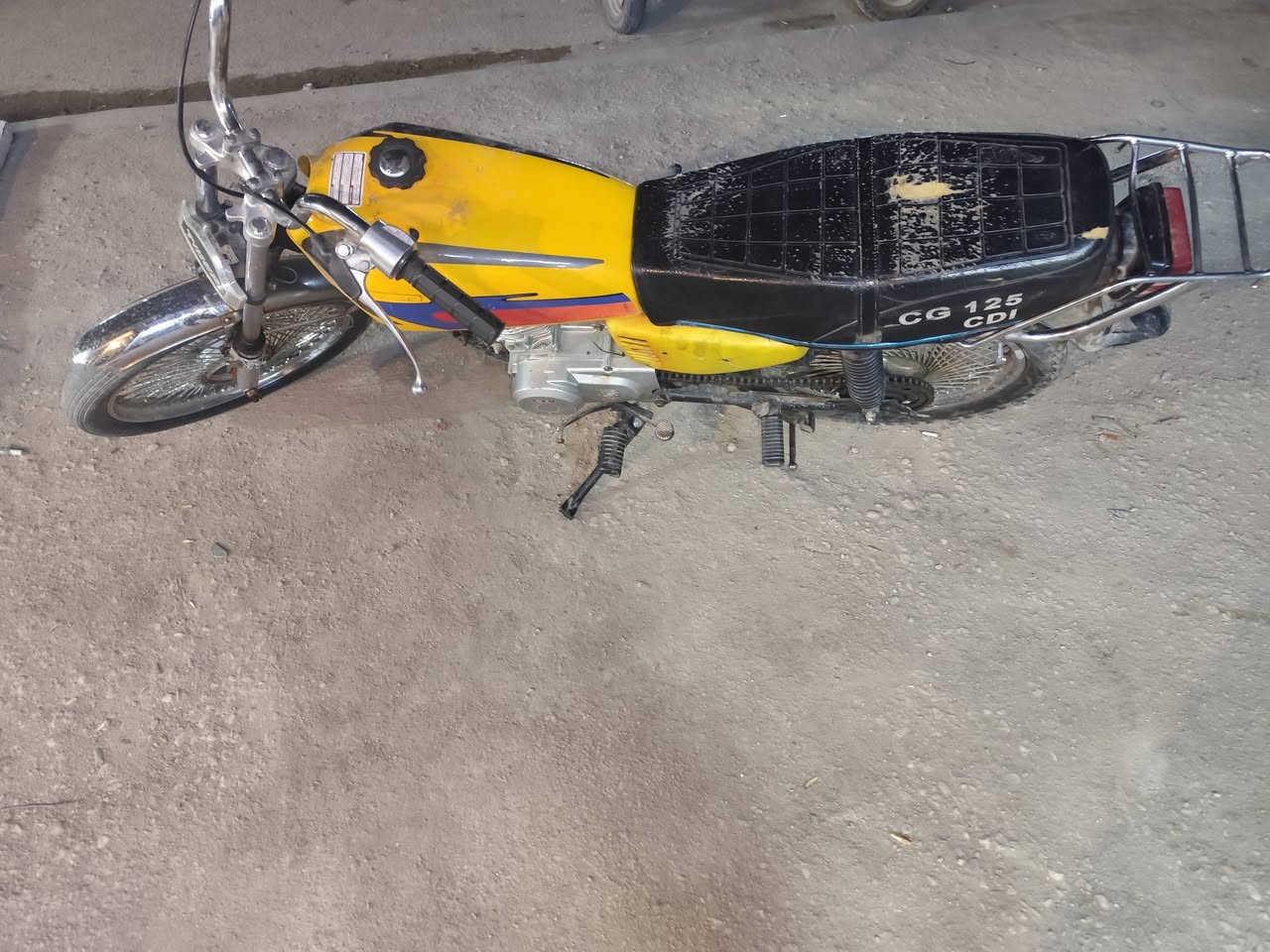 ٤ كير كلك مكفولة  نص هندر تشتغل لا تنقص لا تبخر لا شي الدراجة شلعة ومشي فول.
السعر ب١٧٥ الف. قفل  كربلاء الجاير ***********
