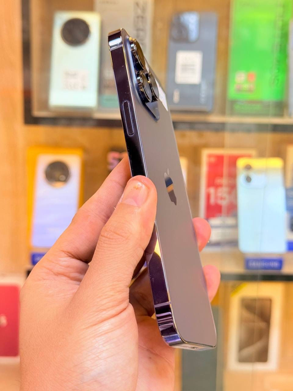 🎄🎄 عرض نهاية السنه🎄🎄
ايفون 14 بروماكس ذاكره 256 بطاريه 91  لون مميز نضافه 100‎%‎ ايسم حاله حال الجديد  ممبدل بي شي وتر بروف عل حاسبه كله نورمل وبي ضمان 5 ايام فحص واستخدام  مكاني بغداد البياع شارع 13 مركز الريس للموبايل 
السعر 700 الف بسعر ال13   
 0772 261 5847
