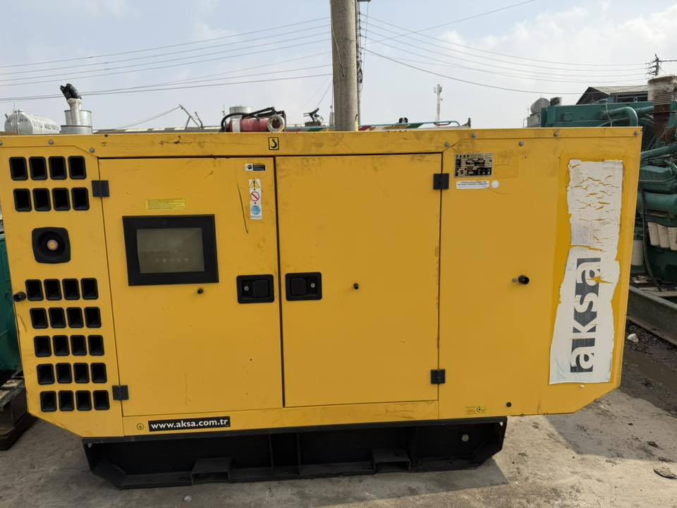 يوجد لدينا مولد بيركنز موديل حديث 
بريطاني الصنع  
4 بستن سوبر 80kv.   @شرط_بلادي 
نضام اوتو  موديل 2020.
 العنوان اربيل الصناعه الجنوبيه 📍
للاستفسار اتصل على الارقام  

‭📞0751 549 0958‬
‭📞0772 419 3406‬
