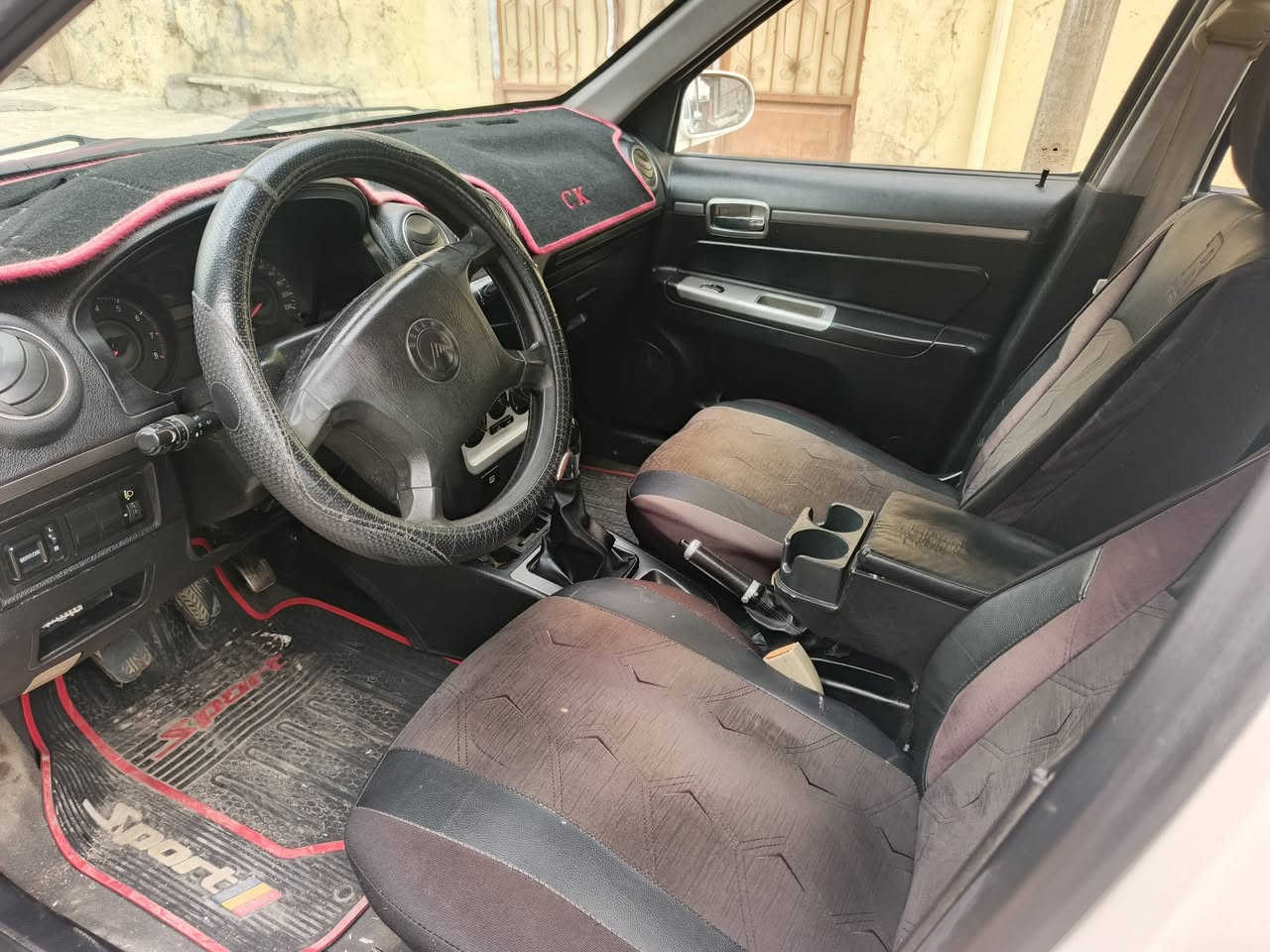 ‏سيكي 2013 كصه جديدة 🚗
‏رقم نينوى انكليزي سنوية جديدة تشتري من الشرعي 🚦
‏كابون بانزين بيها ⛽
‏محرك كير  شرط 
تبريد وتدفئة شرط 
‏جامات كهرب دشبول ليزري شاشة 🧿
‏ضررها بابين جهة السايق من الخط والى الاسفل مع بداية الداير بدون دواخل  🛠️
‏السعر ٥٥ وبيها مجال 💸
‏
‏قفل ماكو بالتلفون تعال شوف واقتنع.
‏🔴 العنوان : موصل الأيمن
‏  
‏🔴 غير متواجد على الفيس والماسنجر 
‏
‏🔴 الاتصال ع الرقم 
‏***********
