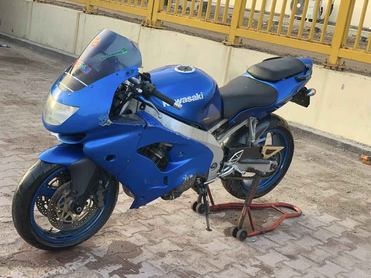 السلام عليكم كاوكسي مكينه٩٠٠ لون ازرق مكفوله كفاله عامه مكينه بجيس دراجه حلوه وناعمه كفر شوفت عينك باقي مكفول السعر ١٨ورقه وبيه مجال حك جيه 
مكاني بغداد شعب صيطره قديمه***********
