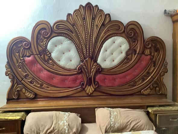 سلام عليكم غرفه نوم للبيع نضيفه كما موضح بصور المكان ديالى منصورية الشط ورة سيطرة الغالبية السعر 700 وبيه مجال بصيط  ولل استفسار التصال برقم ***********
