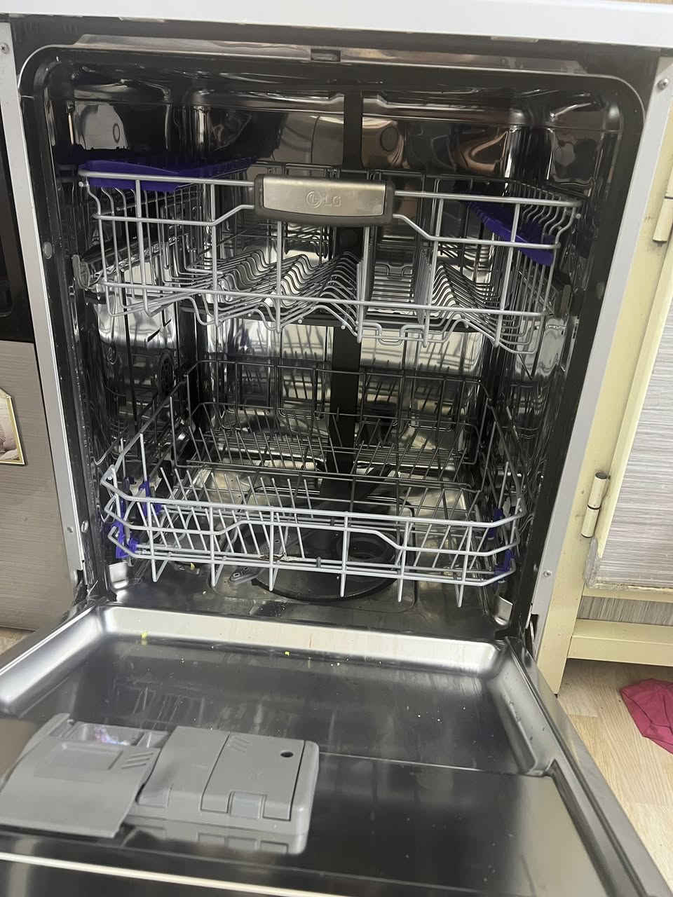 غسالة صحون lg كوري    ثلاث مرشات للبيع
***********
