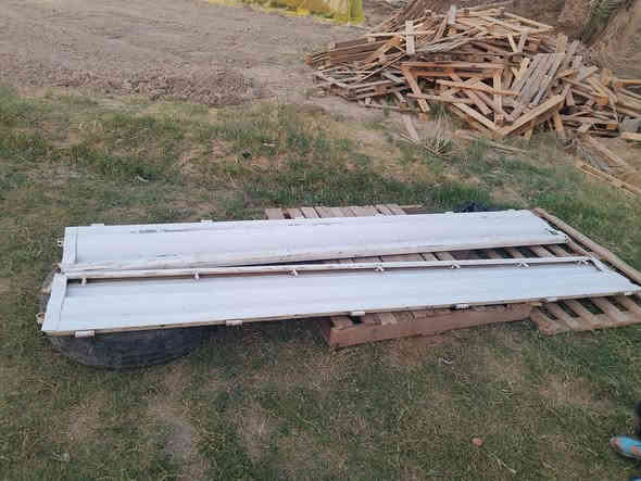 سلام عليكم للبيع صفاحيات مال عموشه مكفولات من صبغ وبارد معجون بلاديات خاص مفتوح مكان بغداد أبو غريب سعر 250 وبيهن مجال بسيط ***********
