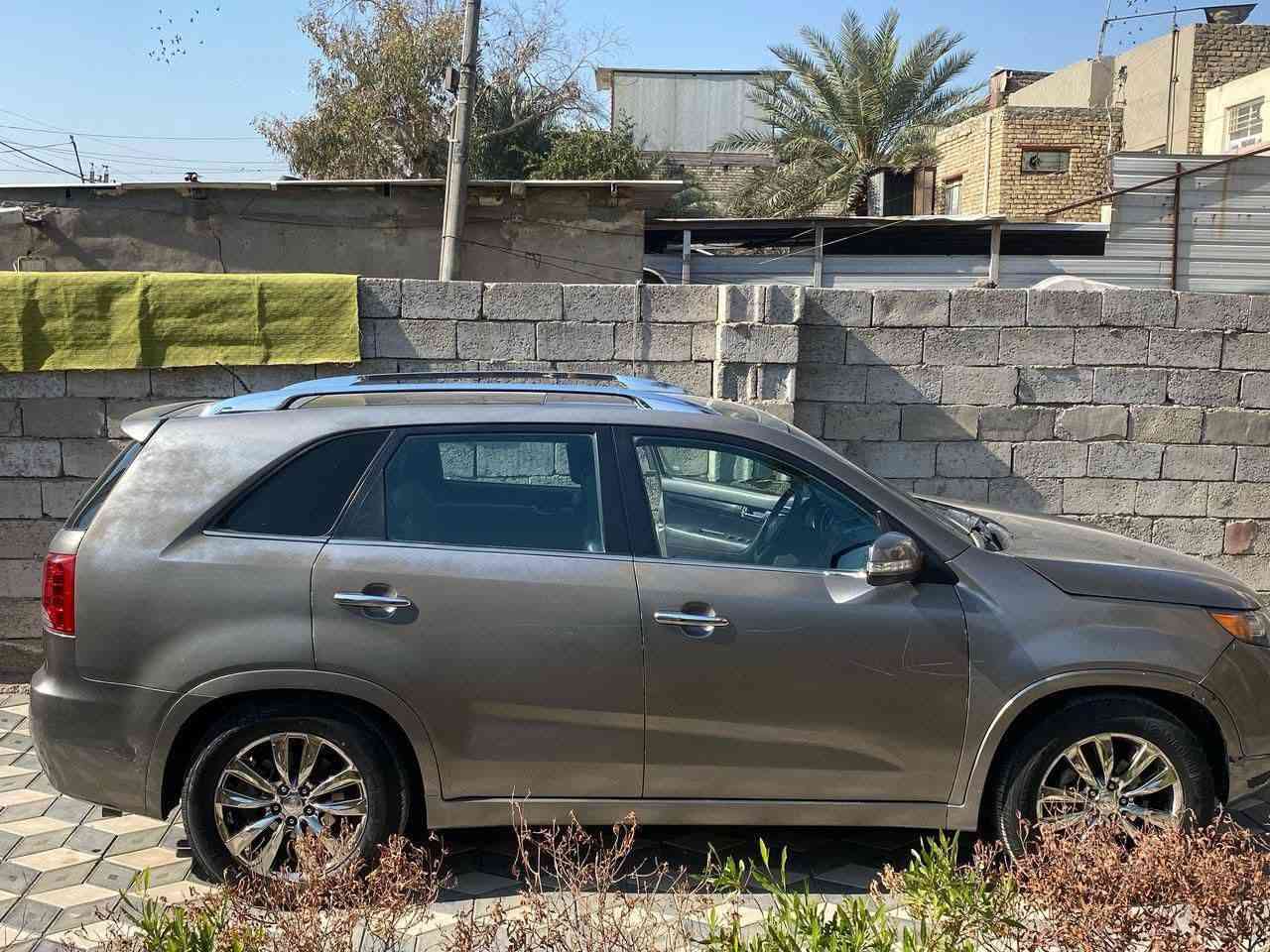 كيا سورنتو موديل ( ٢٠١٢ )
وارد أمريكي فول مواصفات 
فتحه سقف
تحكمات ستيرن
اشاير بالمري
محرك 6 سلندر ٣٦٠٠
7 راكب 
كير محرك خير من الله سياره مال بيت يشهد الله وعلى أيدي
السياره بأسمي 
بيها جراد مثل ما موضح بالصور 
و السونار مرفق أيضا 
السعر ( 130 ) وبيها مجال
*********** 
مكان السياره بغداد بغداد الجديده
