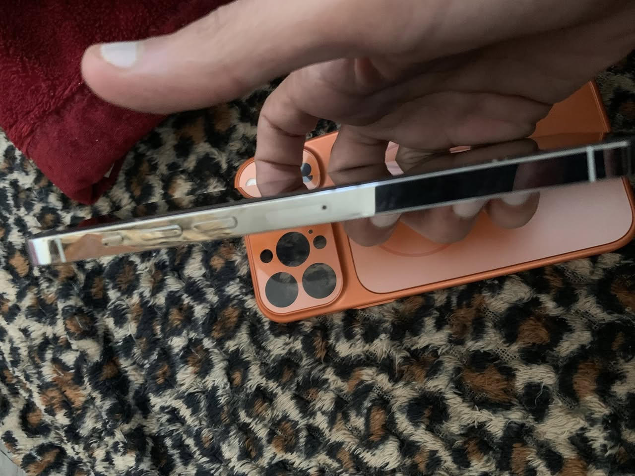 سلام عليكم ايفون 13 برو ماكس ذاكره 256 بطاريه 92 مرفوعه ع ايدي جهاز خدش مابي نظافه وانساه ب لشحن استعمال شخصي كله وتر تفحص وين متريد 

مكاني بابل قضاء القاسم عليه السلام 
السعر 700 

رقم الهاتف ***********
