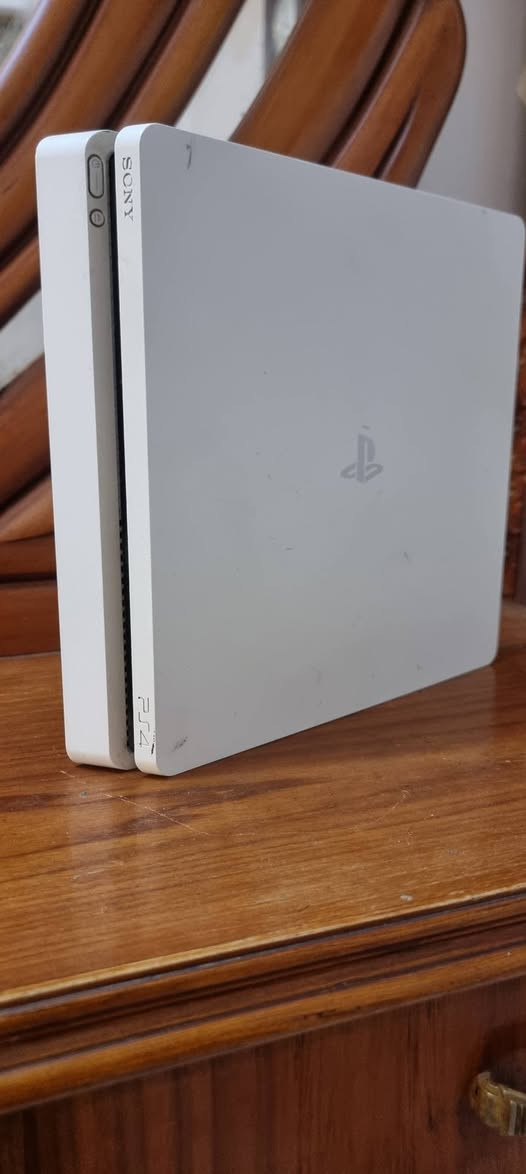 .
السلام عليكم 
بلي ps4 سلم مهكر نظام 9.00  
افضل نظام بدون افلاش او قرص 
مساحه 500GB جويستكات ثنين شغالات 
اصلي وتجاري نظافه الجهاز 100 بل 100 لا مفتوح ولا مصلح 
جهاز جديد يحتوي على 12 لعبه كامل ملحقات بدون نقص 
عنوان بغداد الشعب للاتصال او واتساب ***********
