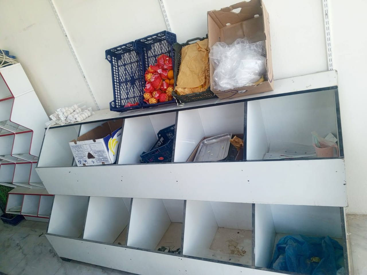 السلام عليكم 
رفوف ام دي اف للبيع مع ميز حديد نظيفة كلش 
ترهم للاسواق وترهم للمخضر 
ديالى بعقوبة دور الزراعة 
السعر 400 الف وبيهن مجال 
للاتصال ***********
