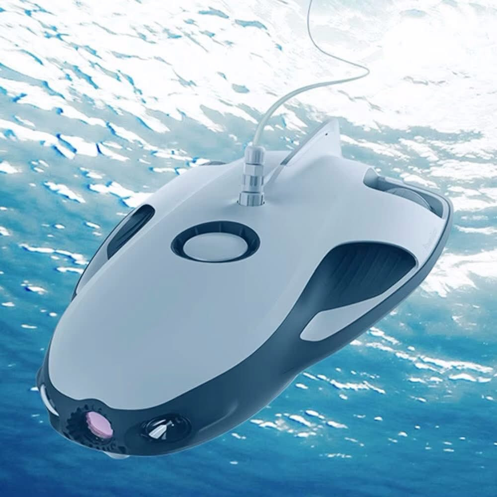 سلام عليكم 

غواصه درون 

PowerVision PowerRay، 
وهي غوتصه درون مخصصة للاستكشاف والتصوير تحت الماء. يُعرف هذا الطراز بقدرته على الغوص وتسجيل مقاطع فيديو وصور عالية الجودة في البيئات المائية المختلفة. 
نظرة عامة على المنتج
النوع: روبوت تحت الماء (ROV).
الشركة المصنعة: PowerVision.
الاستخدامات: مثالية للتصوير الفوتوغرافي والفيديو تحت الماء بدقة 4K، وصيد الأسماك (مع ملحقات اختيارية)، وفحص الهياكل تحت الماء، والاستكشاف.
الاتصال: يتم توصيل الطائرة بدون طيار بمحطة قاعدية فوق الماء عبر كابل مقاوم للماء (حتى 70 متراً ). تتصل المحطة القاعدية لاسلكيًا بجهاز التحكم عن بعد أو تطبيق الهاتف المحمول (Vision+ App). 
الميزات الرئيسية
الكاميرا: كاميرا مدمجة بدقة 4K UHD قادرة على التقاط صور ثابتة بدقة 12 ميجابكسل.
عمق الغوص: يمكنها الغوص حتى عمق 50 مترًا 
البث المباشر: توفر إمكانية البث المباشر للفيديو بدقة 1080 بكسل إلى جهازك المحمول في الوقت الفعلي.
وقت التشغيل: تصل مدة الغوص إلى 4 ساعات بشحنة واحدة.
ميزات إضافية (حسب الحزمة): يمكن أن تتضمن بعض الحزم (مثل إصدار Wizard) مكتشف أسماك (PowerSeeker FishFinder) اختياريًا، وآلية إسقاط طعم الصيد، ونظارات الواقع الافتراضي Zeiss VR لتجربة غامرة. 
يعد هذا الجهاز أداة متعددة الاستخدامات لهواة الاستكشاف ومحترفي التصوير تحت الماء على حد سواء.
توصيل لجميع محافضات العراق 5الاف


**إذا كنت صاحب هذا الإعلان وتريد حذفه لأي سبب، رجاءا أرسل رسالة إلى الدعم الفني**