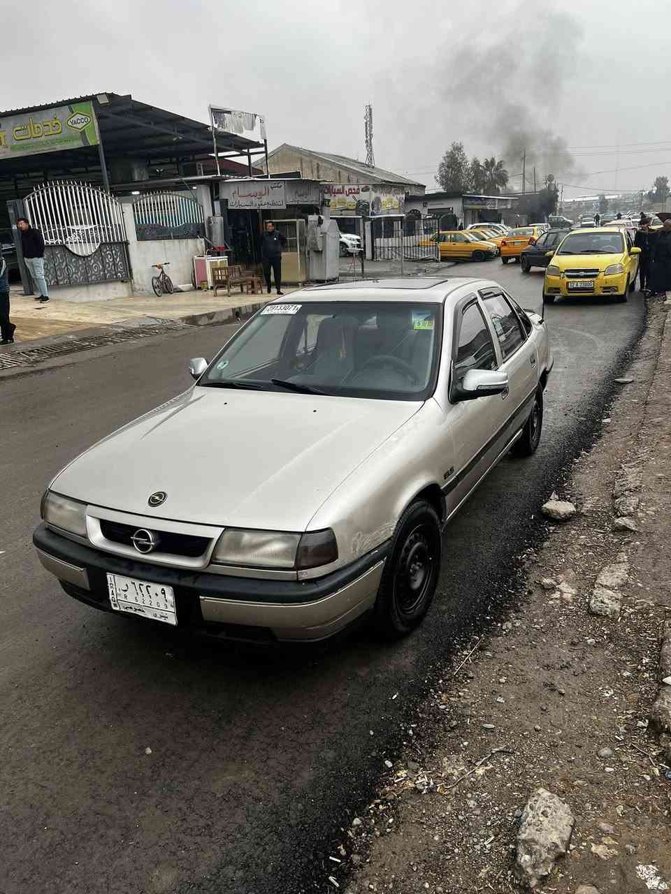 سلام عليكم عندي اوبل فكتره البيع حجم 20موديل 92  مكينه وكير تماتيك شرط رقم نينوى الماني كوربون بنزين موجود اربع تواير جدا طخم جديدمكفولة من طخه كامل   سلايت  ***********//***********
