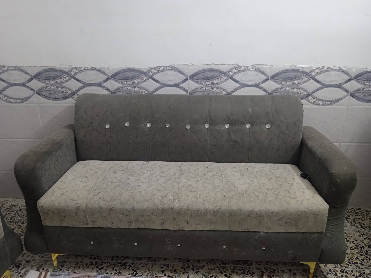السلام عليكم نص تخم شغل عراقي درجه اولى السعر ١٥٠ وبي مجال بي بس جويه وحده بل يده لا زرف ولا كسر مكاني غزاليه ***********
