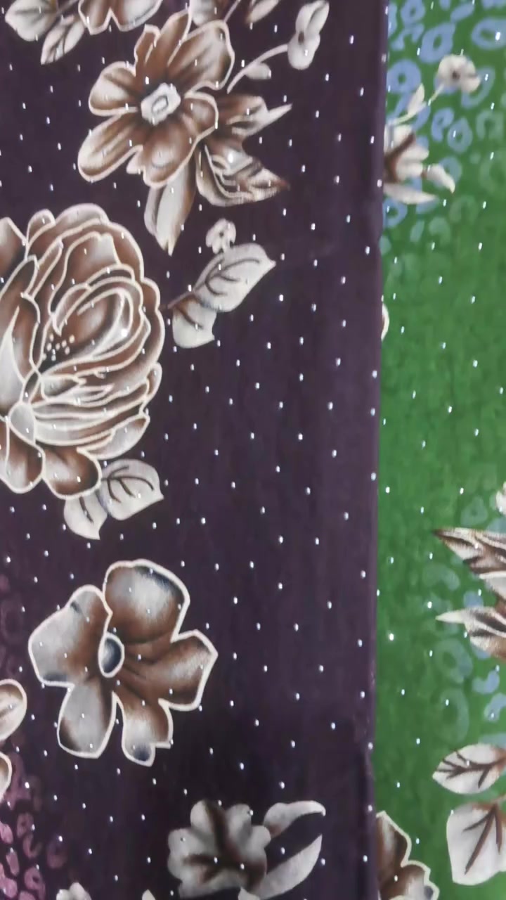 كشمير إيطالي ستراس سعر القطعه ٥٠٠٠
لدى اقمشة ابو احمد سبع البور شارع ٤٠٠٠
توصيل محافظات واتساب ***********
