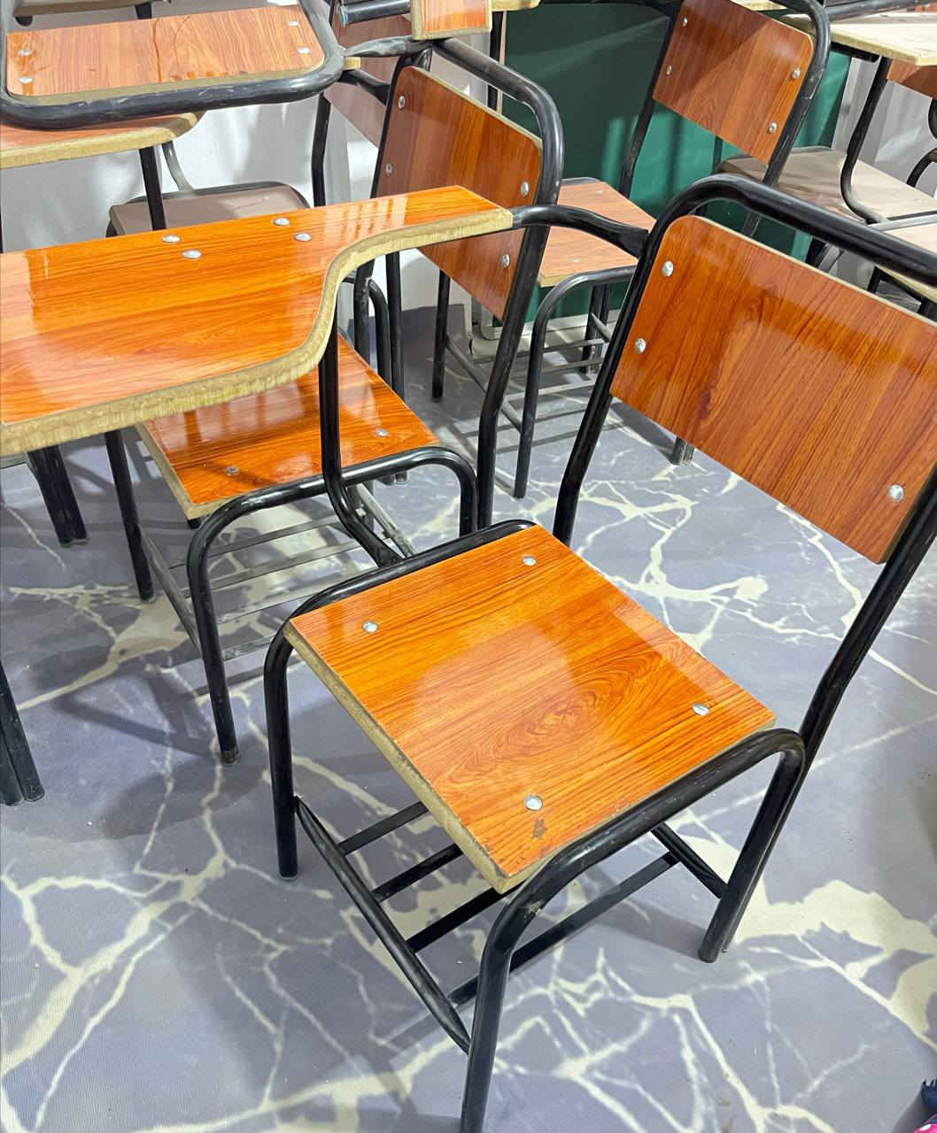 كرسي جامعي للبيع (21)
كرسي جامعي العدد (21) كرسي 
للبيع مكانهم النجف شارع المدينة
نظافتهن ممتازة جديدات مستعملات وقت قصير 
السعر ( 20) ألف للكرسي الواحد 

للاستفسار المراسلة على الواتساب ⬇️⬇️ 

***********
