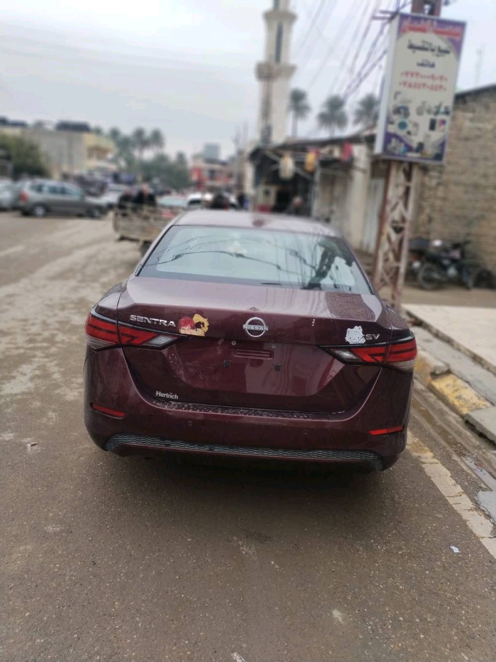 سيارتي نيسان سنترا موديل حديث لون عنابي بحالة ممتازة. تصميم أنيق ومبهر يلائم الاستخدام اليومي والرحلات الطويلة. السعر قابل للتفاوض وفيها مواصفات مميزة تضيف راحة وأمان أثناء القيادة. للمزيد من التفاصيل والتفاوض، تواصلوا معي.