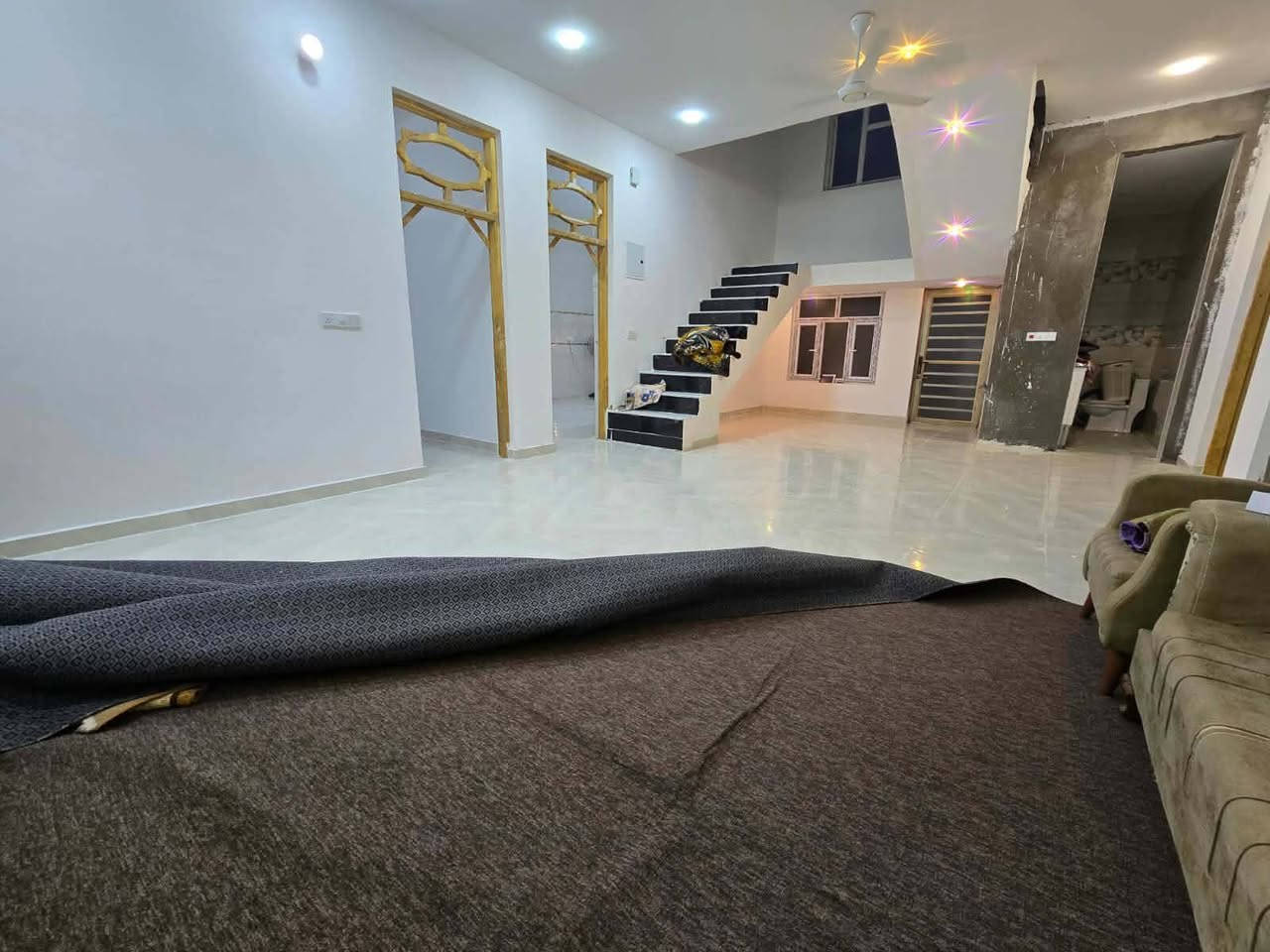 السلام عليكم بيت لبيع منطقه الراشديه الاولئ بيت طابقين مساحه 250قرب ابو كاظم المياحي بيت ينباع هوه الاثاث غرفه جديده تسكام 
سبالت عدد ٢
كيز عدد ٢
تانكي عدد ٢ 
كاونتر تسكام 
طباخ جديد 
جربابي عدد ٢
خزانات عدد ٢ المنيوم 
مجمده ثلاجه 
باازمه 
اناره بيت كامله
مرواح عدد ٧ جدد    سعره 135قابل لتفاوض تواصل ***********
