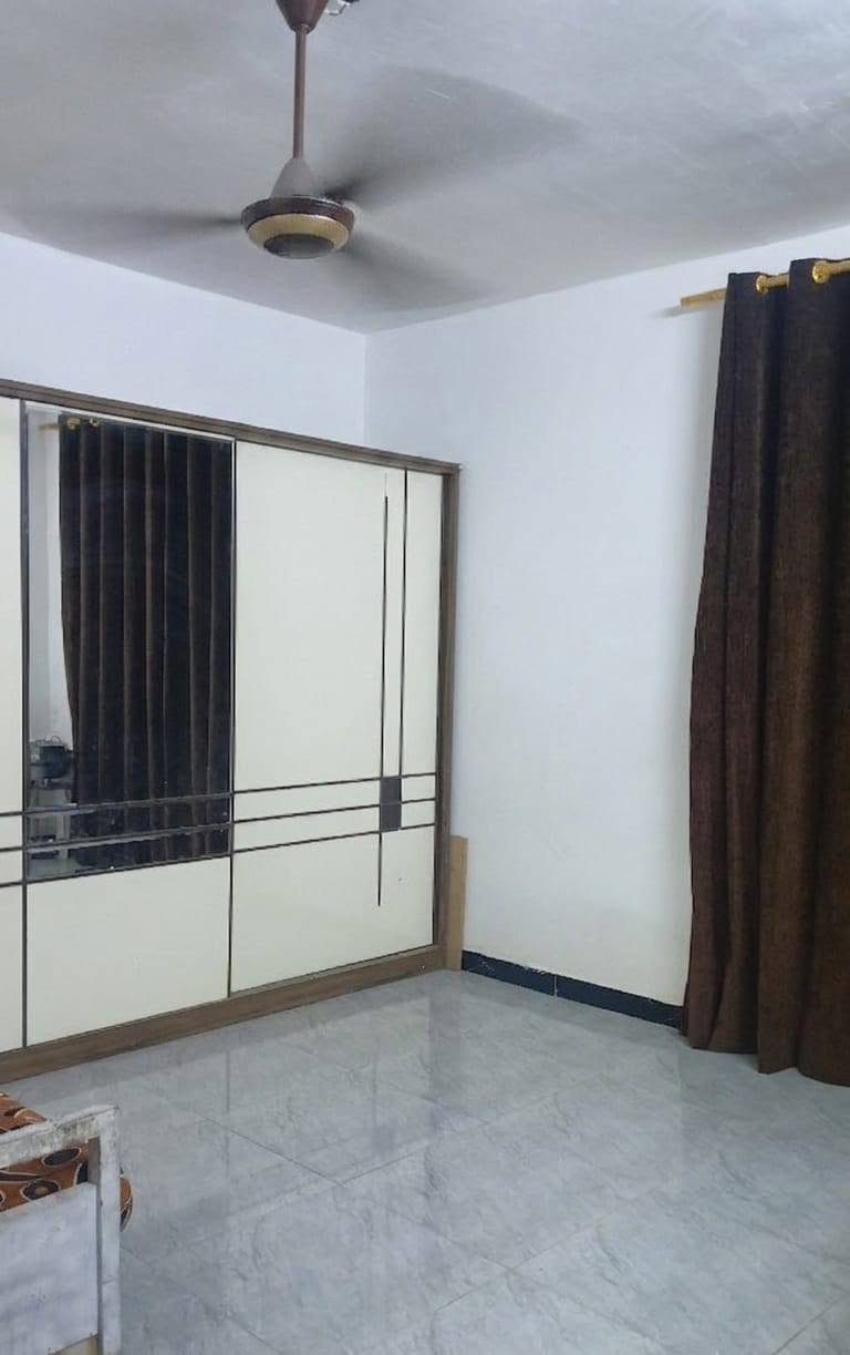 سلام عليكم
بيت للبيع طابو ملك مساحة 75 متر واقع حال 105
يحتوي على طابقين طابق الاول استقبال كبير وغرف نوم وصالة ومطبخ وصحيات وطابق الثاني غرفة نوم عدد 2 وصالة البيت كامل من كلشي ماعده أرضية طابق الثاني بعدهي ماكاملة
البيت ع شارع 20 وعلى تشجير وبي حديقة خارجية كبيرة
عنوان ابو غريب منطقة سيد ساجت قريب ع السريع
السعر 150 وبي مجال الاستفسار ***********
