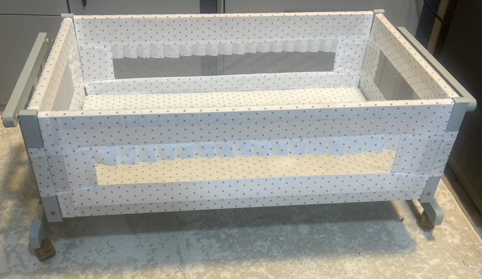 السلام عليكم

كريكوت اطفال من عمر 0 الى عمر ستة اشهر وحسب وزن الطفل جديد ممستخدم
السعر : 30 الف وبي مجال
يصير ينحط داخل سرير الطفل ايضاً 
العجلات مالته بيهن قفل
للتواصل /***********
