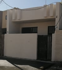 دار ١٠٠م • خلف شارع ٢٠ • قرب مدرسة سامراء