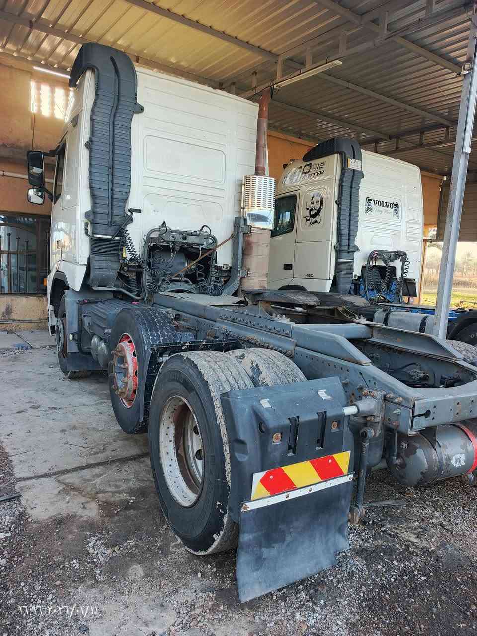 سلام عليكم ورحمه الله وبركاته 
للبيع فالفو شيطان ٢٠٠٢
مكان بغداد ابي غريب 
رقم بغداد الماني 
السعر ١٧٥ وبيه مجال 
***********//***********
