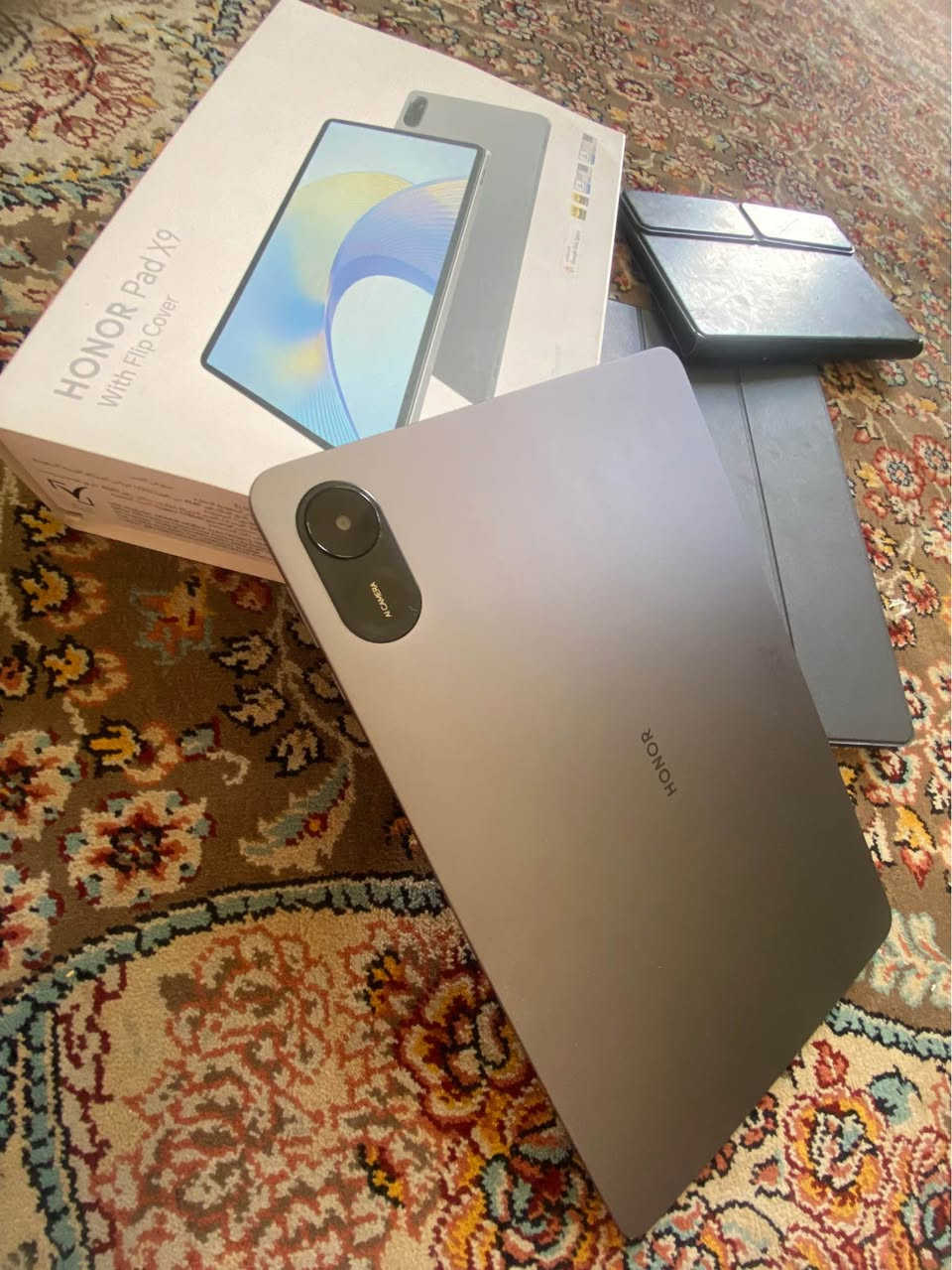 ضمان 2 سنه 2026 Ipad honor 12.1 9x bad غير مستعمل قليل شخط مابي كلش سلس  بوبجي120 فريم 
الشاشة,12.1 بوصة LCD بدقة 2560×1600 (2.5K)
معدل التحديث,120Hz
المعالج,Qualcomm Snapdragon 6 Gen 1
الكاميرا الخلفية,13MP
الكاميرا الأمامية,8MP
البطارية,8300mAh
الشحن,35W
الصوت,8 سماعات ستيريو
النظام,Android 13 مع MagicOS
الوزن,حوالي 555 جرام
السمك,6.9 مم
اعطيني سعر وخذه  جماعه270 لا تجيني أربيل, العراق


**إذا كنت صاحب هذا الإعلان وتريد حذفه لأي سبب، رجاءا أرسل رسالة إلى الدعم الفني**