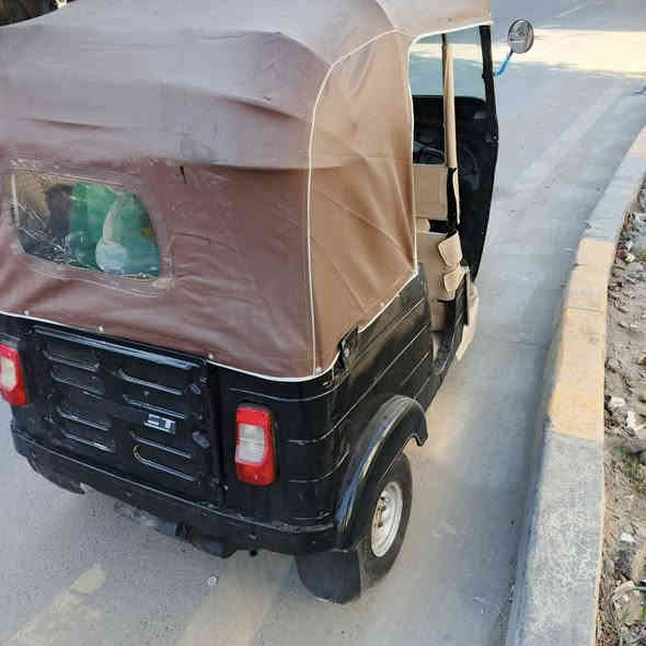 السلام عليكم تكتك للبيع موديل 2018 مكينه عشرين ناعمه لاتنقيص ولا تبخير كهربائيات شغاله أوراق المصطفى جاهزه كبل للشارع ماناقص اي شي السعر مليونين و500 وبيها مجال قليل حك الجيه مكاني بغداد الاستفسار على الرقم‏ ‪***********‬‏ما متواجد فيس
