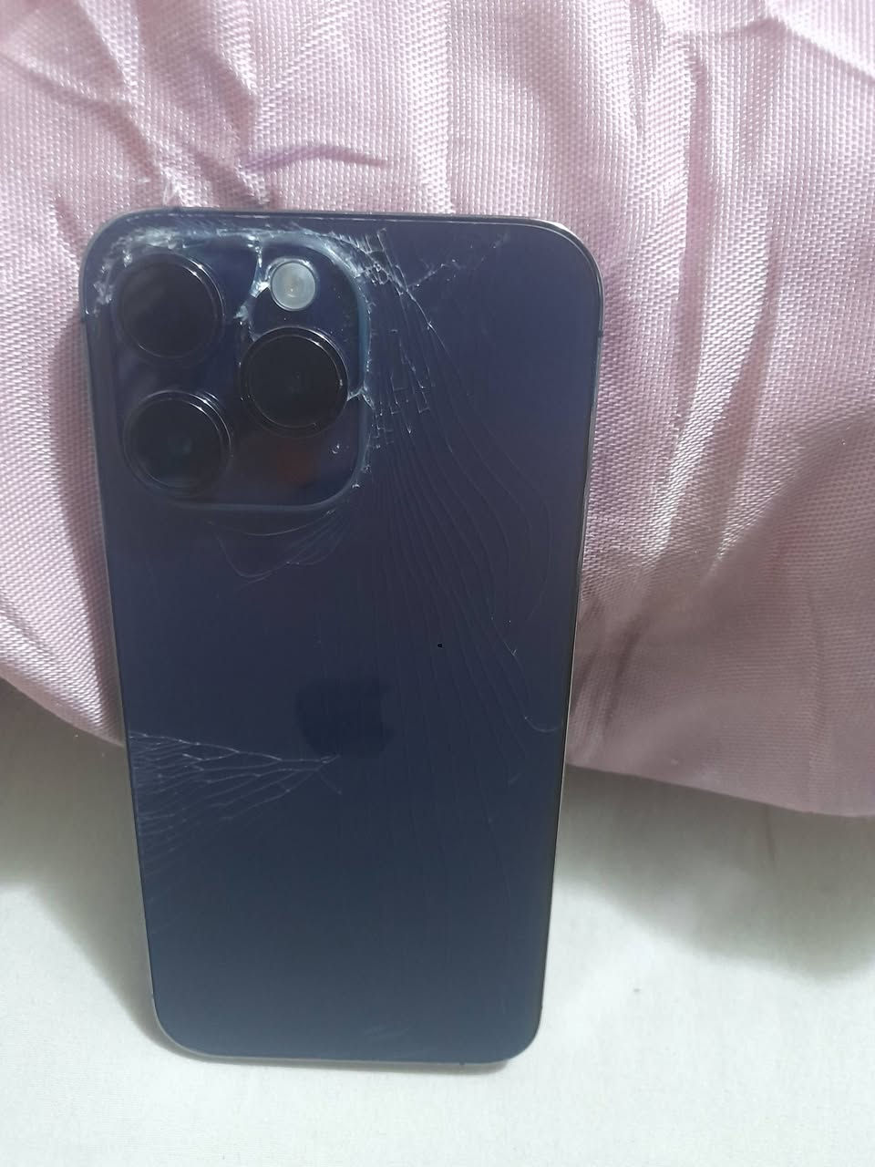 من رخصة الادمن، ايفون 14 برو ماكس ذاكرة 256
بطارية 88 بلادي
جهاز كلة شغال وبلادي شرق اوسط AAA
فيس ايدي شغل وبدون تخطي ولا شي وتكدر تدخله تفحصة من تجي
مجرد الكسر الي بل ضهر باقي كلة بلادي وشغال
للتواصل واتساب ***********
