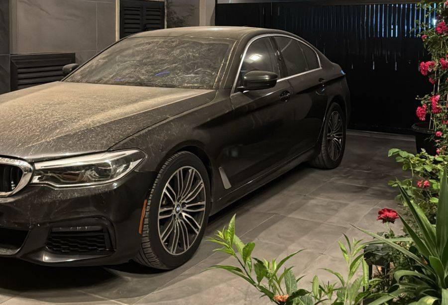 بي ام دبليو 530 i 

* شاشة كبيرة مع نظام iDrive
* نظام ملاحة (Navigation)
* كاميرا خلفية + حساسات أمامية وخلفية
* فتحة سقف
* مقاعد جلد كهربائية مع ذاكرة
* تدفئة مقاعد
* نظام صوتي عالي الجودة
* إضاءة داخلية محيطية (Ambient Lighting)
* تشغيل بصمة + دخول ذكي
* كروز كنترول
* شاشة عدادات ديجيتال
* تكييف أوتوماتيك ثنائي التحكم
مسجلة في وكالة العروش وارد كندي

رقم صاحب سيارة ***********
